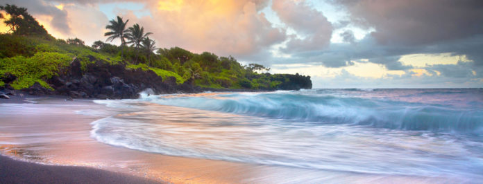 white wave of Maui