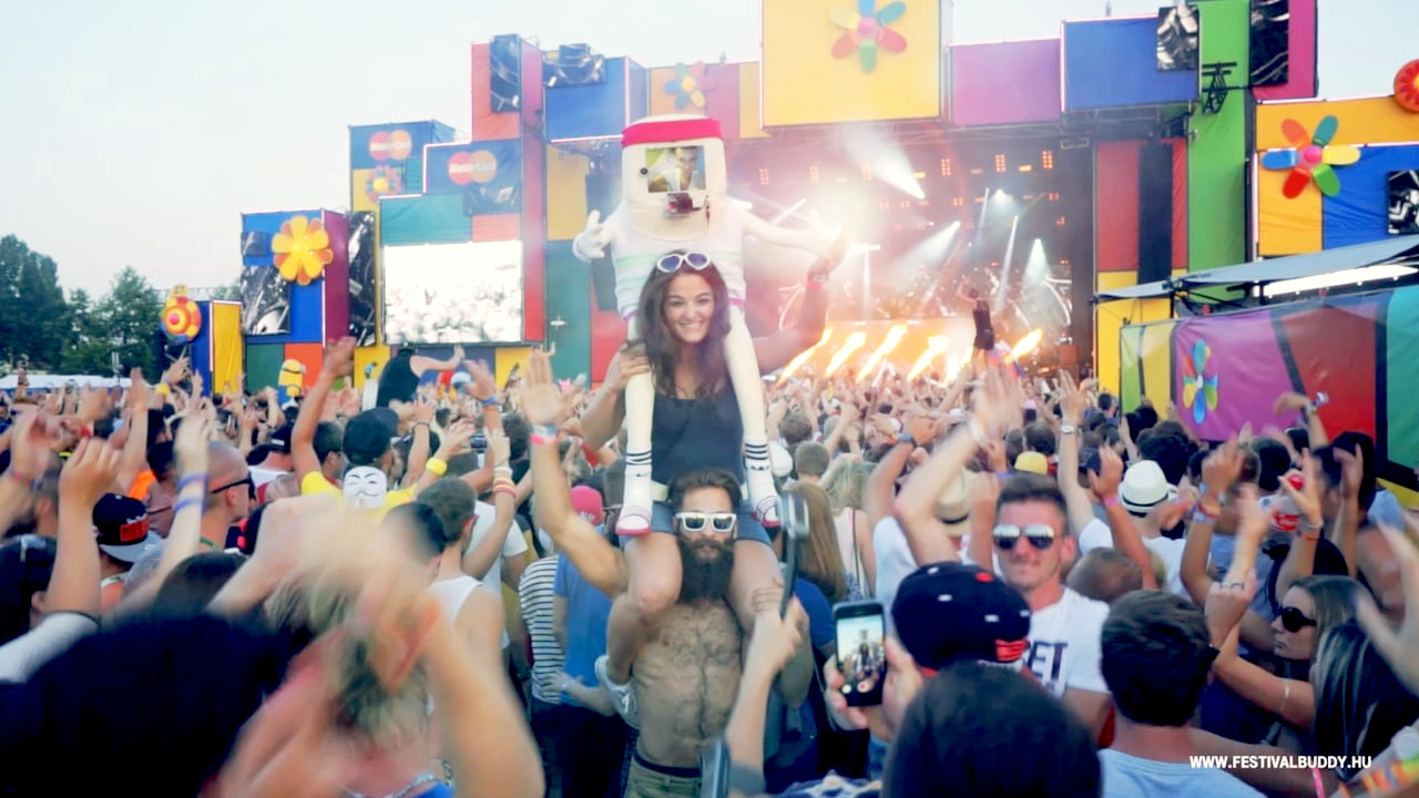 Sziget festival crowd surfing