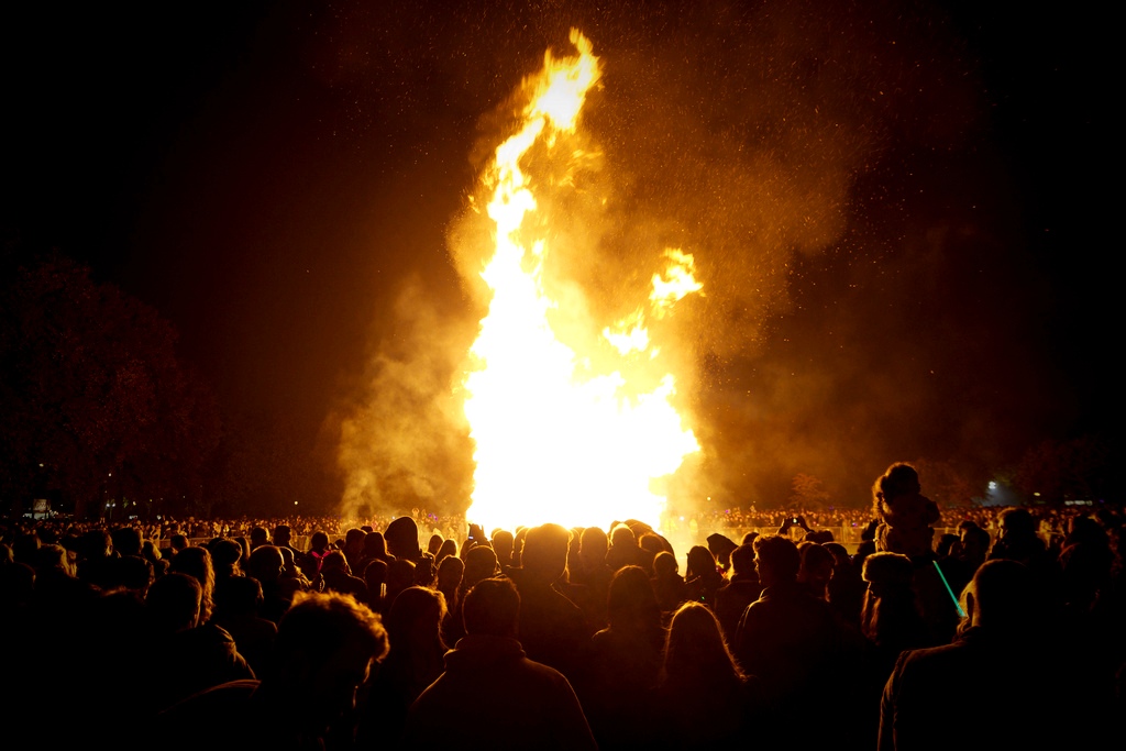 Guy fawkes bonfire battersea park