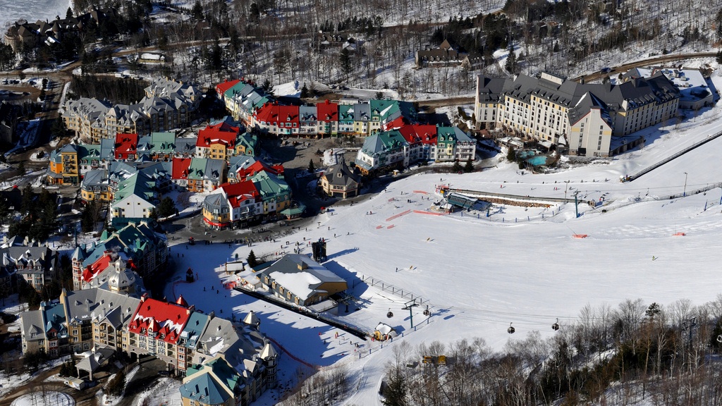 Mont tremblant panorama from the top (Mont-Tremblant)