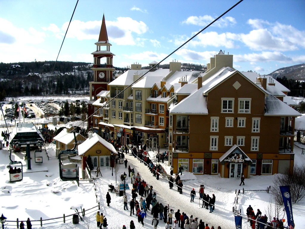 Mont tremblant people in line (Mont-Tremblant)